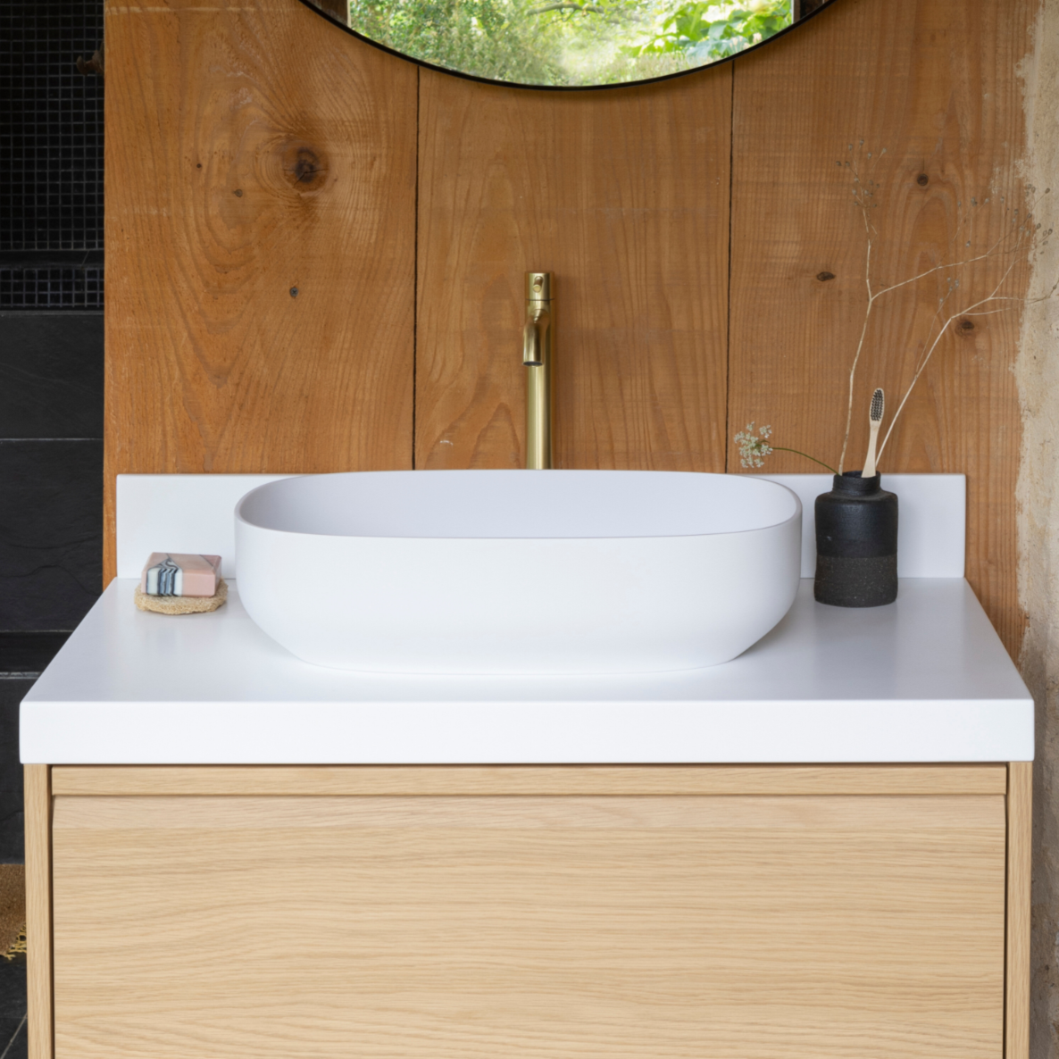 Jeanne, la crédence classique en Solid Surface