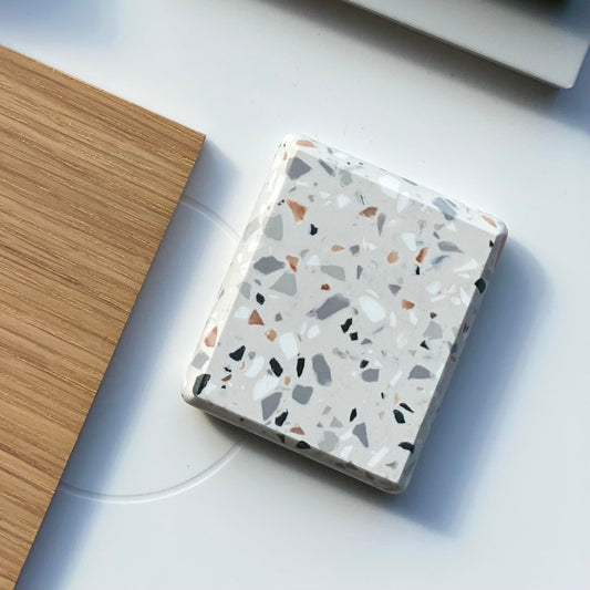 Echantillon Solid Surface Terrazzo Caramel