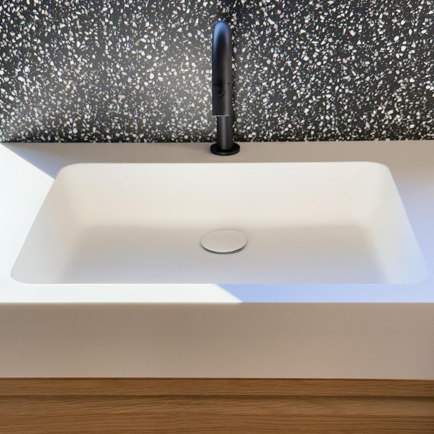 Léon, le plan avec vasque intégrée en Solid Surface